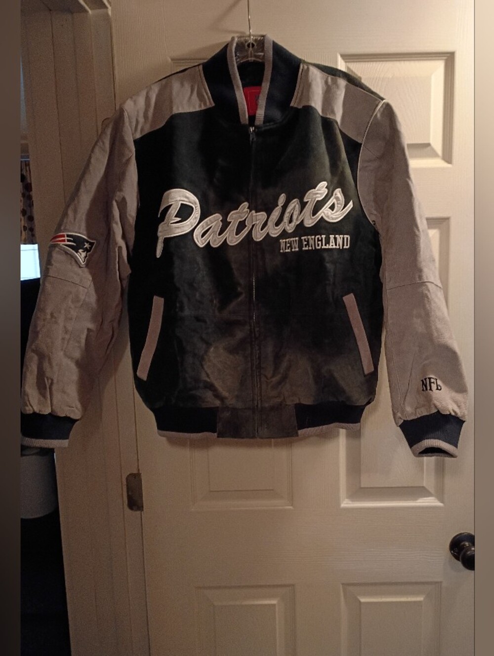 NWOT Men's New England Patriots Blue & Gray Leather NFL Bomber Jacket